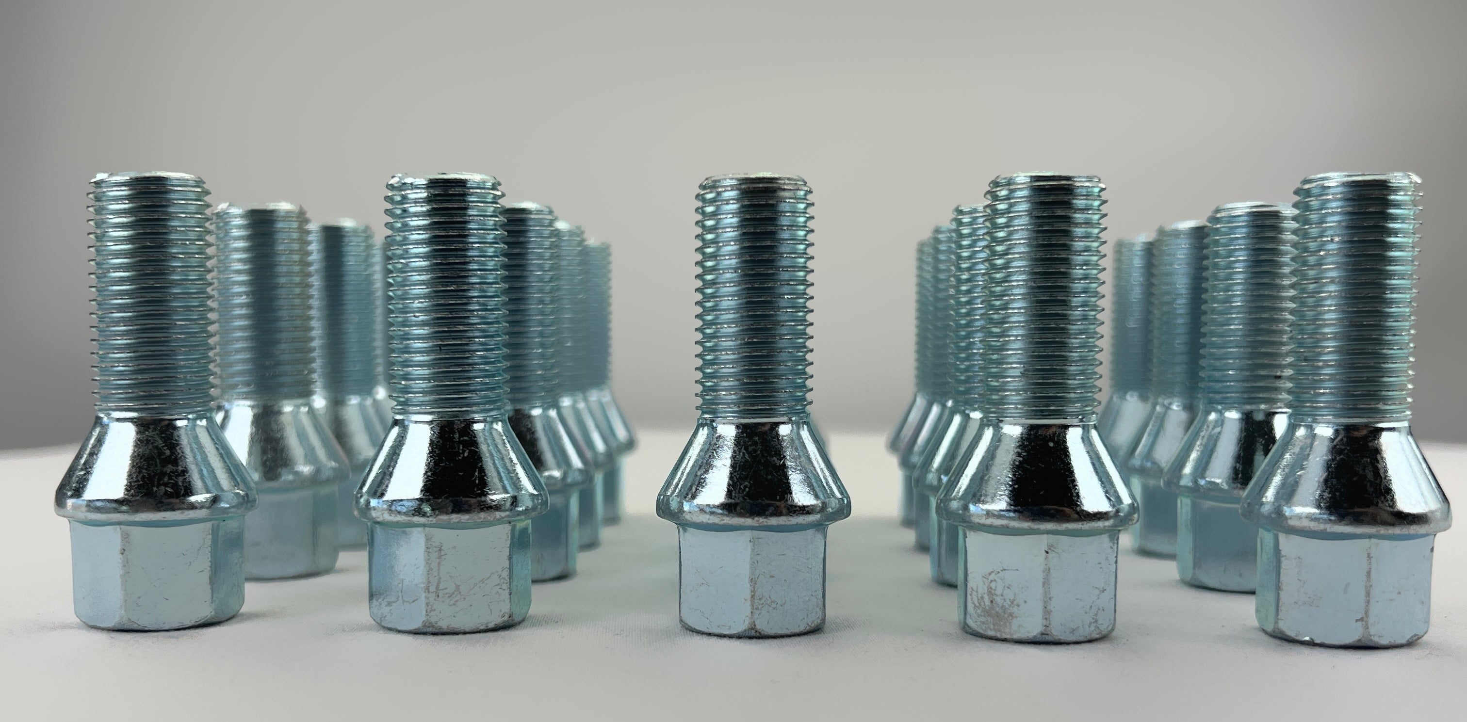 Lot de 20 Boulons de roue  M14 x 1.50 30mm