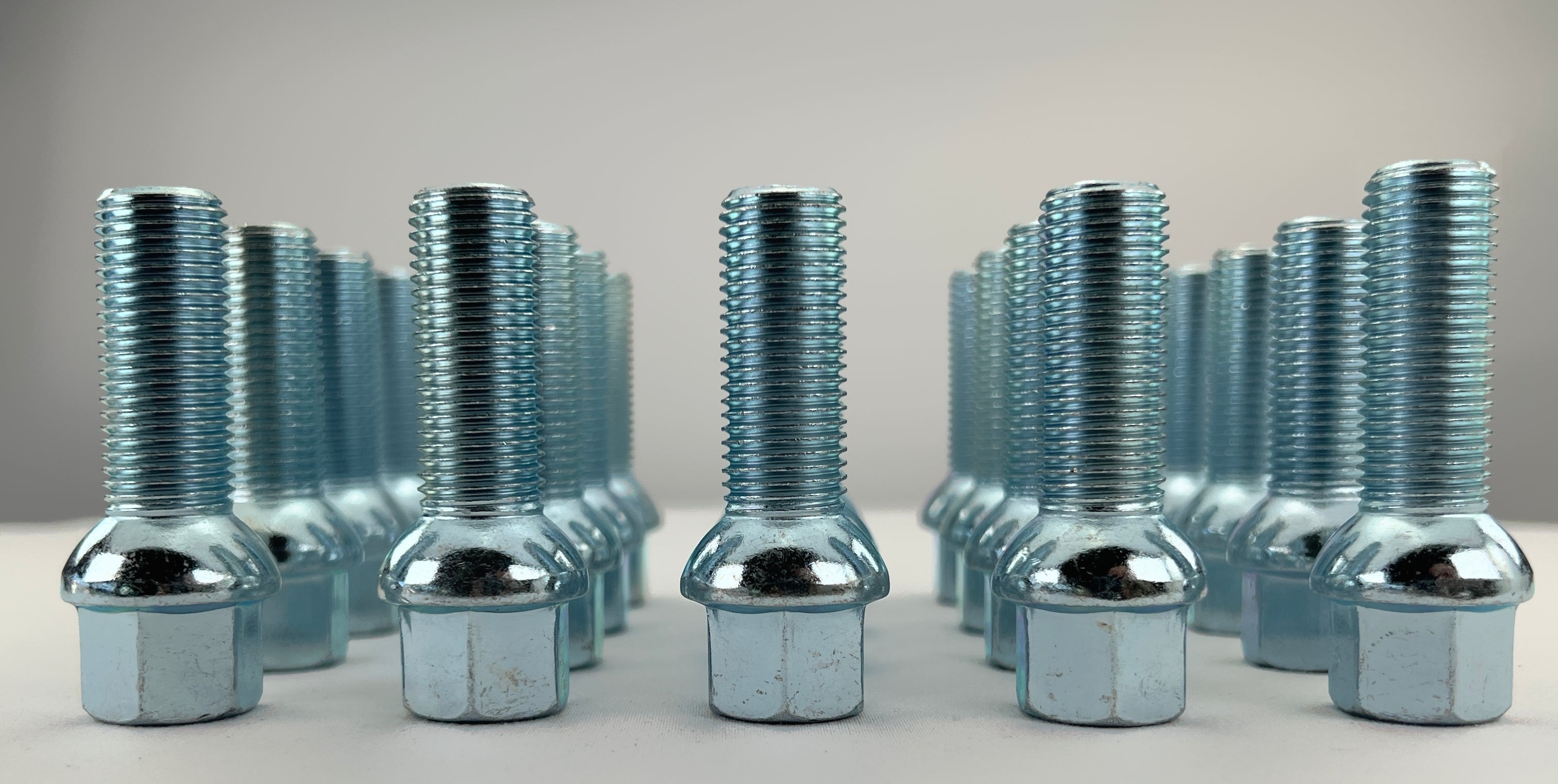 Lot de 20 Boulons de roue  M14 x 1.50 35mm